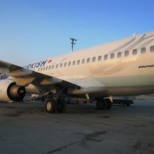 ボーディングブリッジを利用しないことも多いです