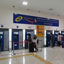 タッチパネル式自動券売機