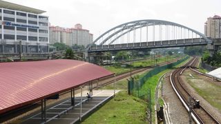 鉄路3線(KTM,LRT,KLtransit)の結節点にあります。