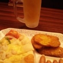 ピザ、ポテト、ソーセージ