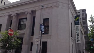 重厚感ある御立派な銀行