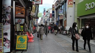 観光地を目指す時も歩行者専用で歩きやすい商店街でした