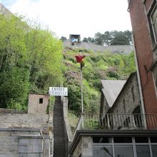 ノートルダム教会の隣にロープウェイ乗り場があります。