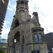 建物はS-bahnからよく見えます．