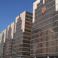 最右側のホテル本館に続き、オフィスビルが続きます！