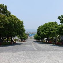 元町公園前より見下ろす基坂。