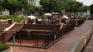 名古屋市内の繁華街に近い大きな公園です。