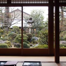 目の前には庭園