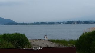 天気の良い日には　河口湖から富士を正面に見る事ができる公園