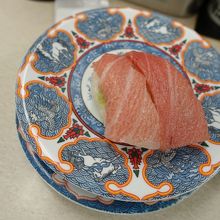 本鮪の中トロ。ホボブラジル、いや、ほぼ大トロだ。