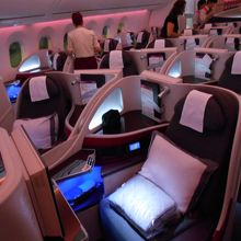 斜めのフルフラットシートです。