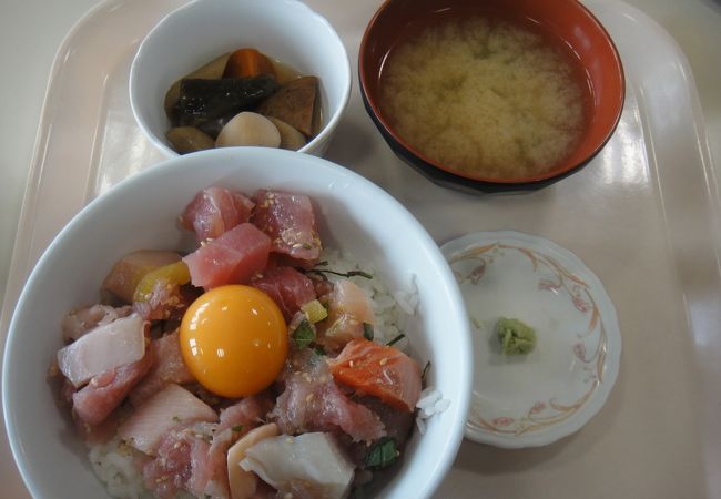 海鮮丼が安く食べることができます