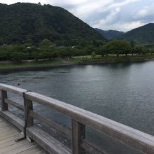 水が綺麗。釣りをしてる人がいたけどなにが釣れるんだろう。