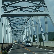 天草五橋の最初の橋は、全長５０２mの天門橋（てんもんきょう）