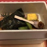 夕食。このあと、ご飯、香の物、みそ汁、デザート。