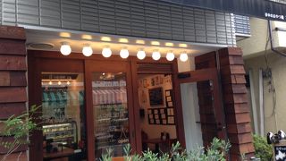 女性が喜びそうな可愛いケーキが並ぶ