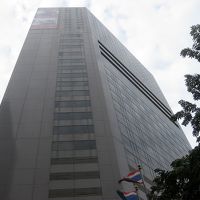 ラマ4世通りとシーロム通りの交差点近くにあって便利です