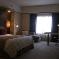 すみません、逆光です