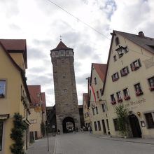 レーダー通りから見たレーダー門