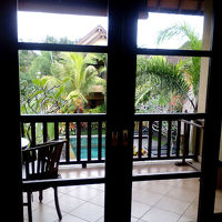 バルコニーの扉を閉めても、ガラス窓が大きいので明るい♪