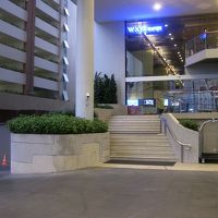 エントランス前も、お洒落な雰囲気です