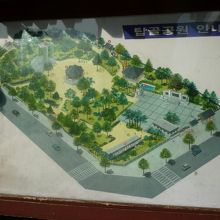 タプコル公園全景説明の掲示板