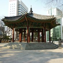 タプコル公園内　八角亭