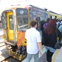 瑞芳駅、平溪線に乗り込みます。通勤ラッシュみたい！