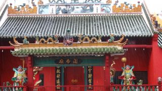 中はよくある寺院です