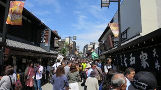 短い参道ですが