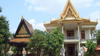 王宮近くの由緒ある寺院