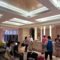 午後６時のレセプションの様子　案内の方がいました