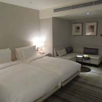 ソファコーナーがお茶をするのに寛げます