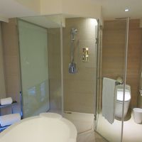 シャワールームも広々