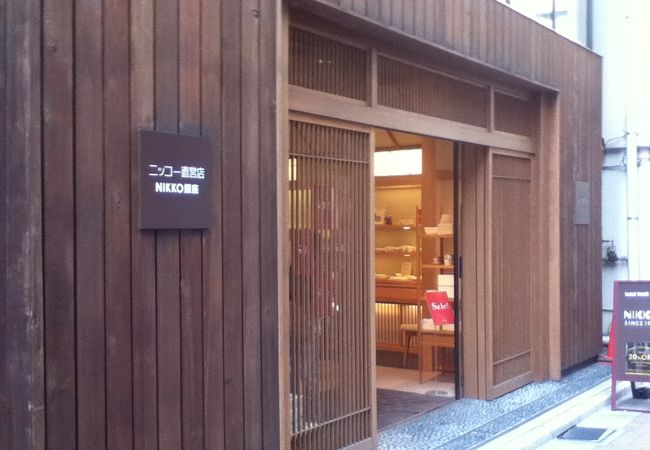 1908年創業の洋食器メーカーのお店