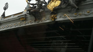 立派な　彫刻ですぐに分かります