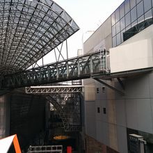 京都ビルから望む空中経路外観です
