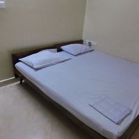 固いベッドですがまぁそこまで贅沢はいいません