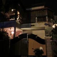 入口は狭いです