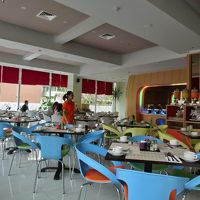 広いレストランがあります