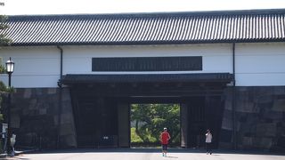 皇居ランナーが沢山います。