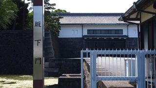 ここは静かです。