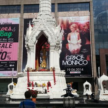 トリムルティの祠