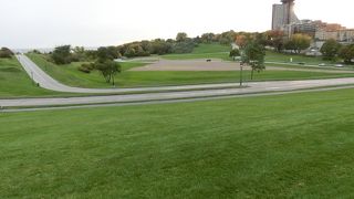 新旧市街の歴史地区を観光バスと徒歩で巡りました