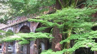 新緑の水路閣。