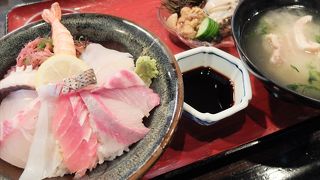 昼のメニューも豊富な地魚料理のお店