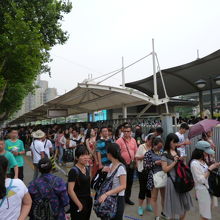 行列が出来ています。