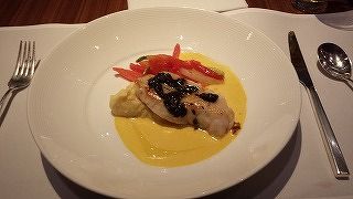 ペニンシュラ提供のアラカルト。魚選択で絶品でした