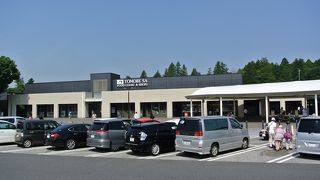 休憩には最適、「いなり」弁当も魅力なＳＡですよ！