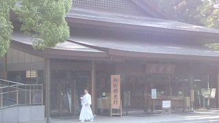 入母屋流れ造り